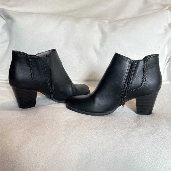 EUC Life Stride Velocity Black Women's Booties Size 6 - Picture 6 of 8